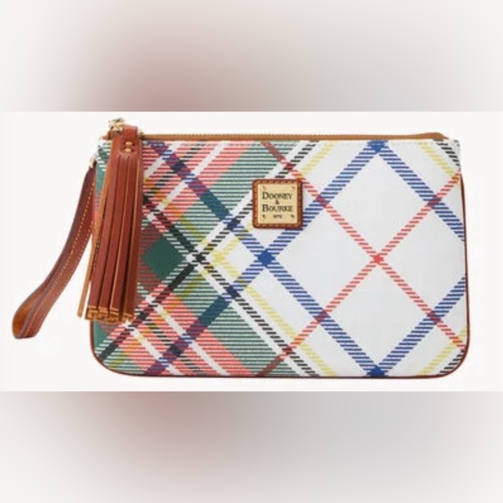 Dooney Bourke 🆕  X-Large Windsor Carrington Wristlet
9.5" L x 6" H x 0.5" new